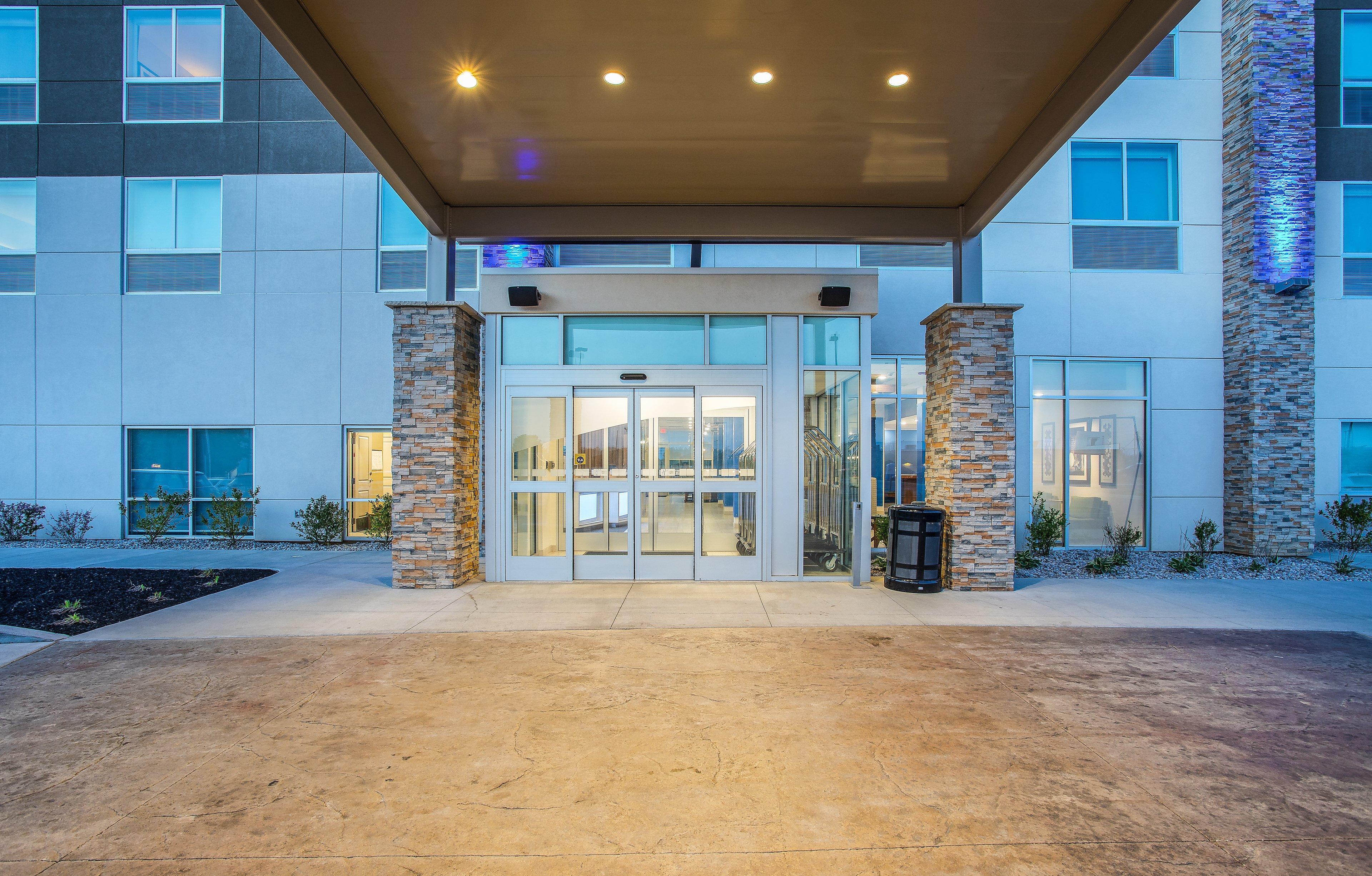 Holiday Inn Express & Suites - Lexington W - Versailles By Ihg Exterior photo